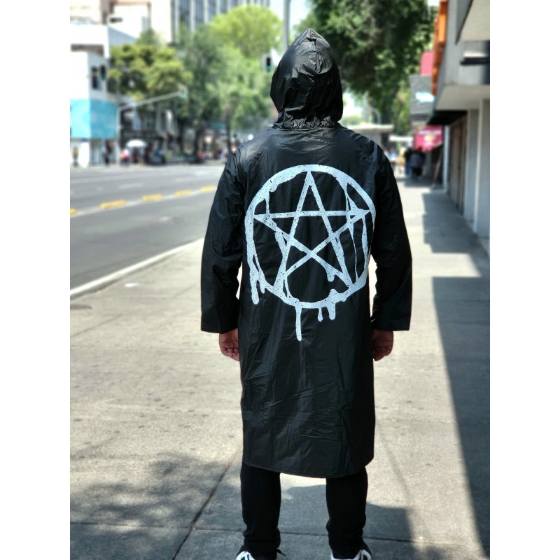 Impermeable Dark Pentagrama Escurrido Impermeable Dark Pentagrama Escurrido